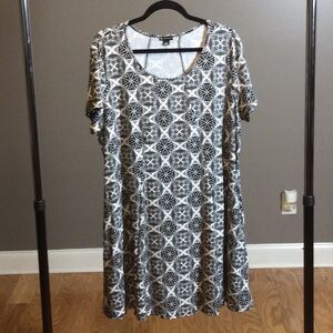 XL New Directions white geometric pattern stretch dress